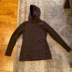 North face army green fleece jacket. Size XS. Lightly worn